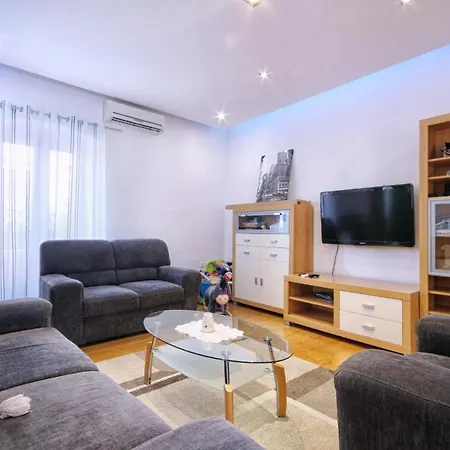 Apartment Luis *